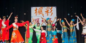 枫彩艺术团“枫彩暖初冬”晚会成功举行