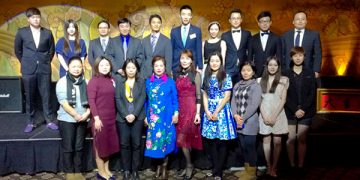 加拿大云南商会资助多大支教中国行