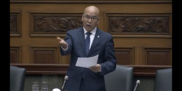 省议员”设立反对歧视亚裔教育月”法案正式通过