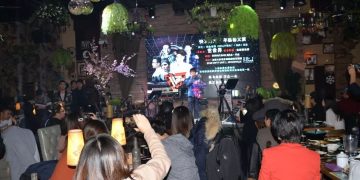 快男十年多伦多义演为中国加油